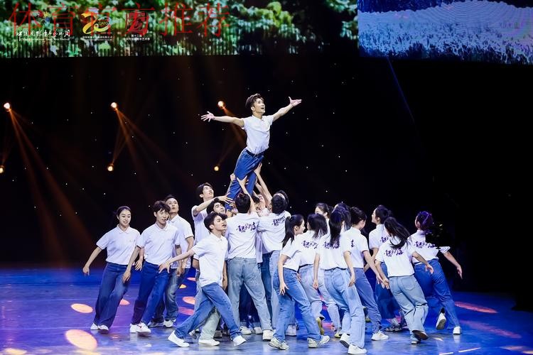 民族才艺亮相青运会大连赛区联欢会 180人大联欢尽显青春活力