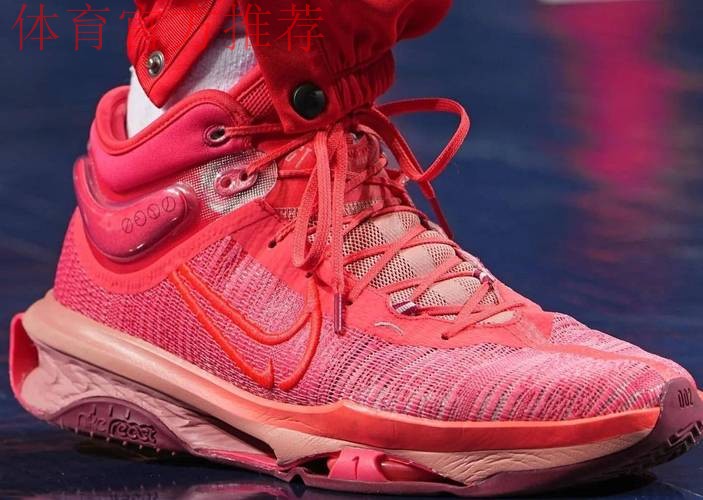 篮板嗅觉敏锐！马尔卡宁穿着粉色Lebron20，得到33分16篮板