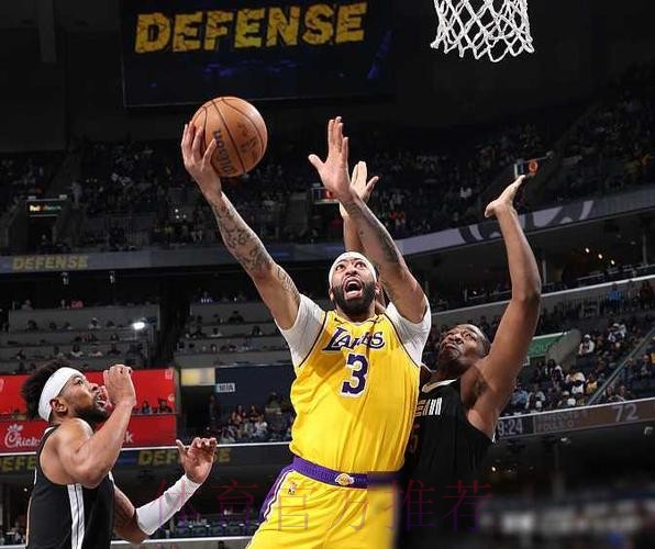 湖人16分逆转灰熊！没想到詹姆斯赛后这么说，我的比赛没有短板！