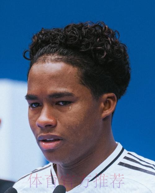 官方:恩德里克7月27日亮相伯纳乌 球员将签约6年 官方:恩德里克7月27日亮相伯纳乌 球员将签约6年